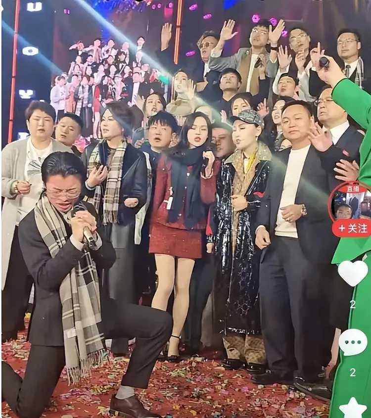 包含激情角逐势不可挡，精彩场面引无数目光的词条