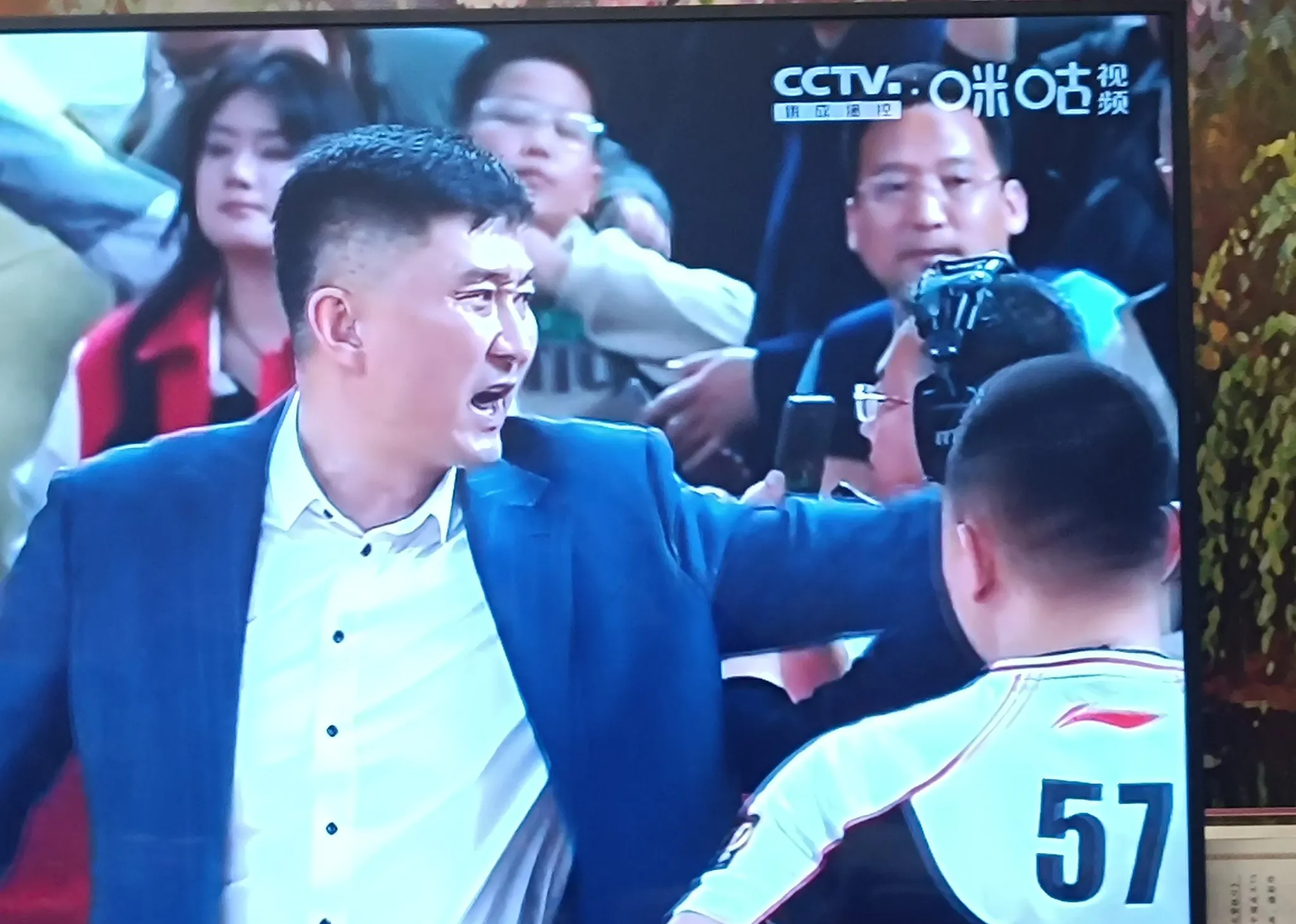 开云体育-山西队主场逆转对手，球员赛后感动落泪