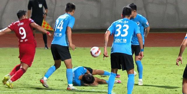 开云APP-引发争议的比赛结果：裁判判罚被质疑