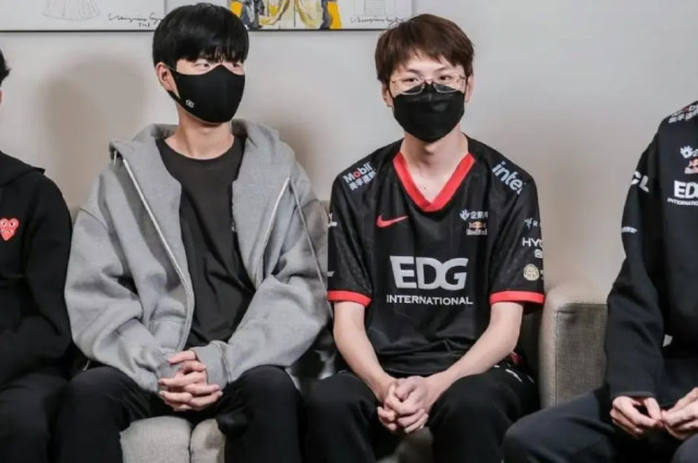 开云体育登录-TL翻盘FLY，Deft单局斩获MVP激烈交锋四强赛，锁定晋级资格