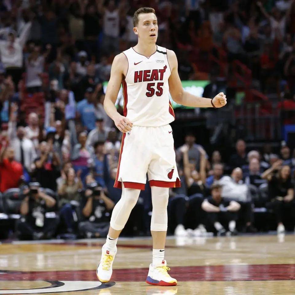 包含骑士逆转热火，拉文27分砍下的词条