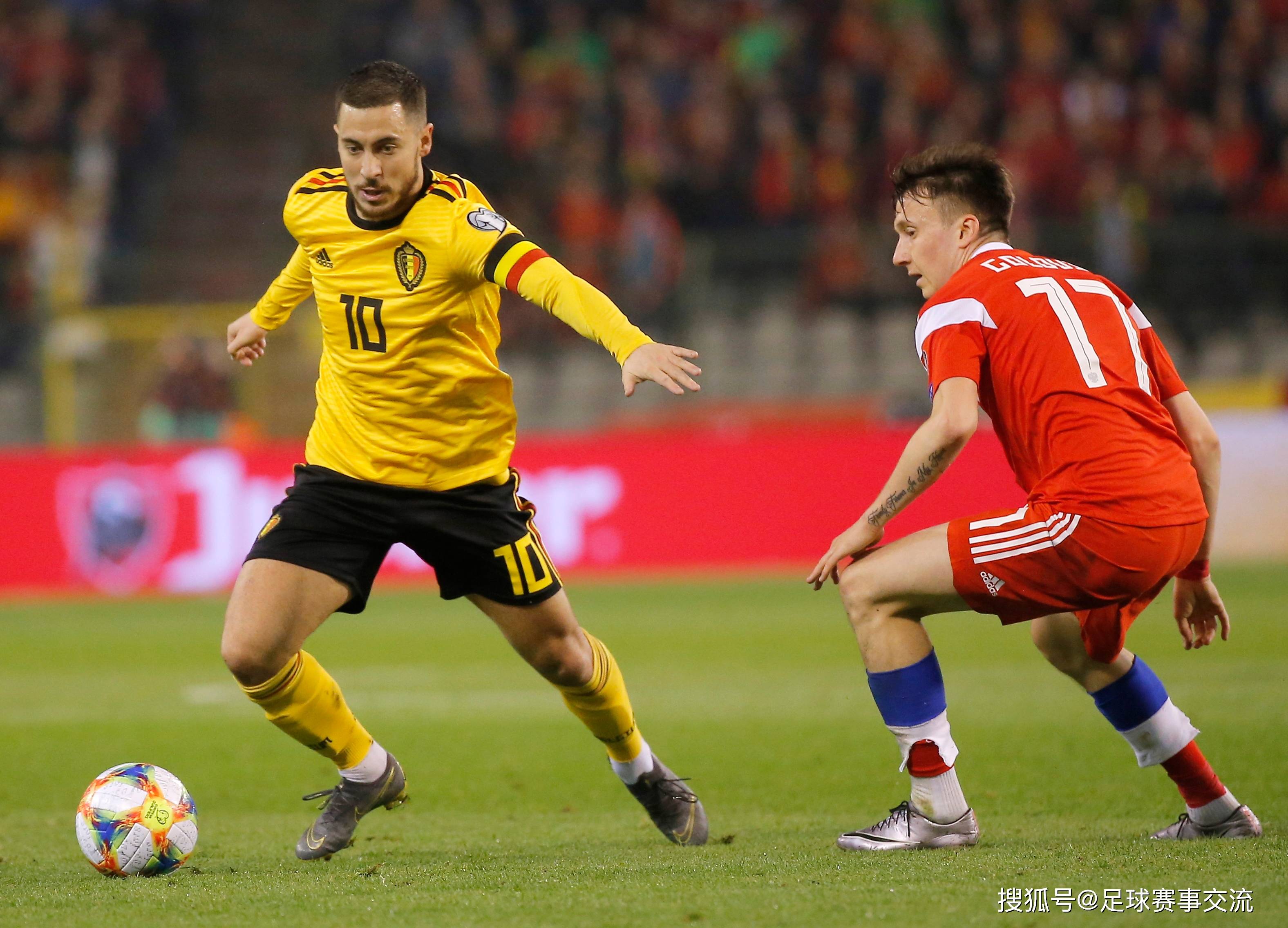 精彩足球比赛疯狂进行，激情迸发