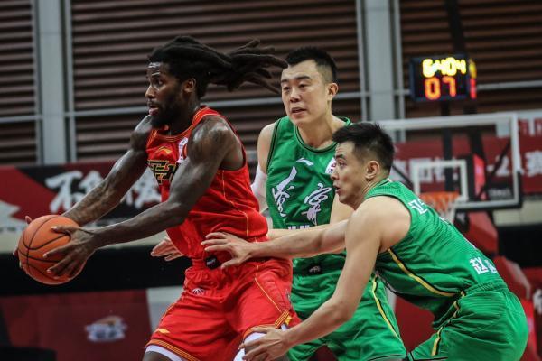 人和主场力克深圳，取得连胜