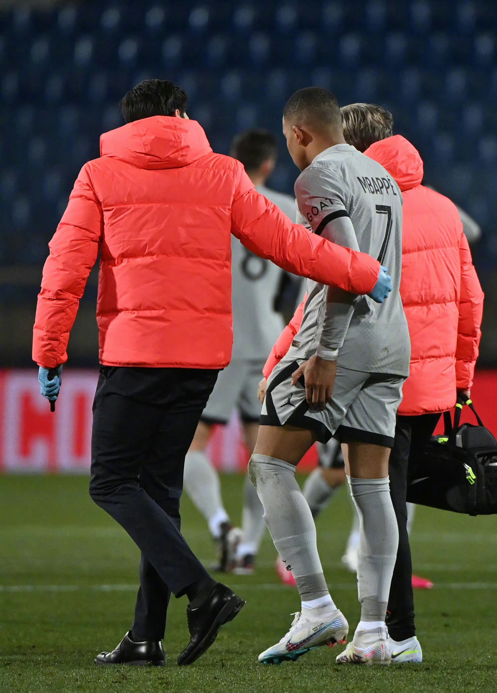 开云下载-拜仁遗憾告别，欧冠赛场悲情终结