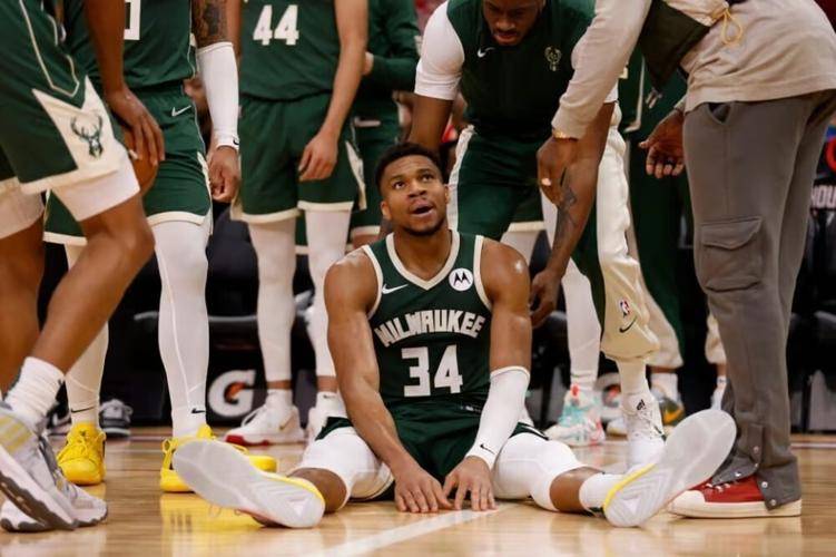 雄鹿客场取胜,稳住领先优势晋级 雄鹿客场取胜,稳住领先优势晋级