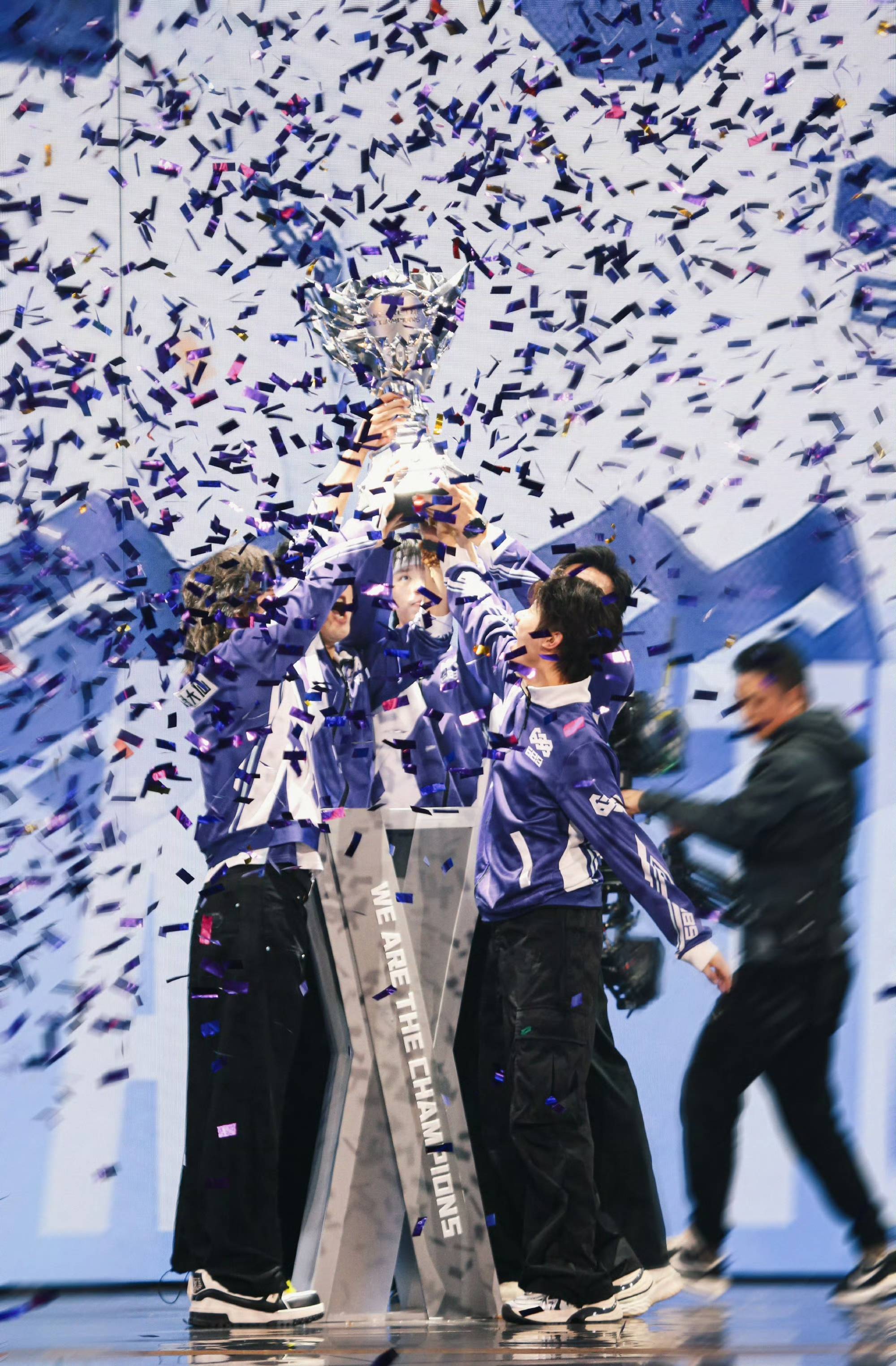 实力相当球队斗志昂扬，精彩对决不容错过