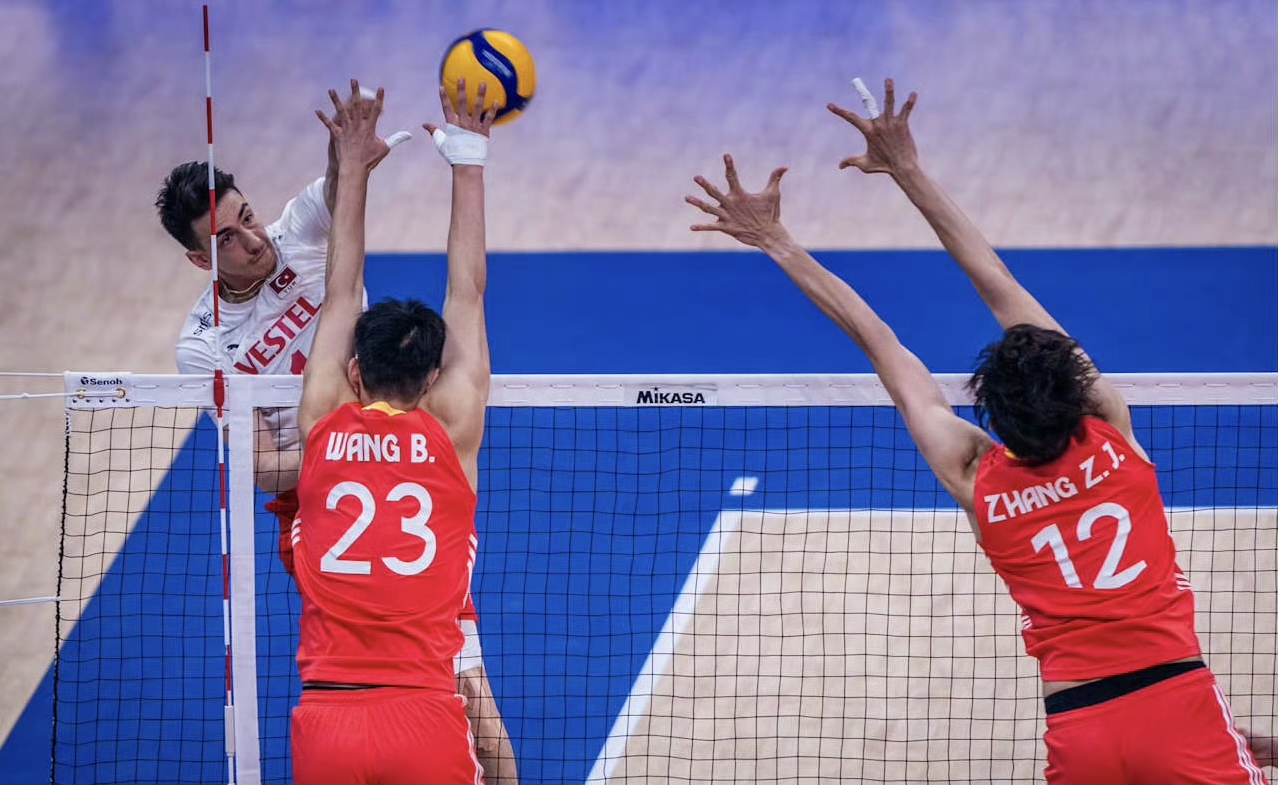 男子排球半决赛：实力擂台，悬念重重