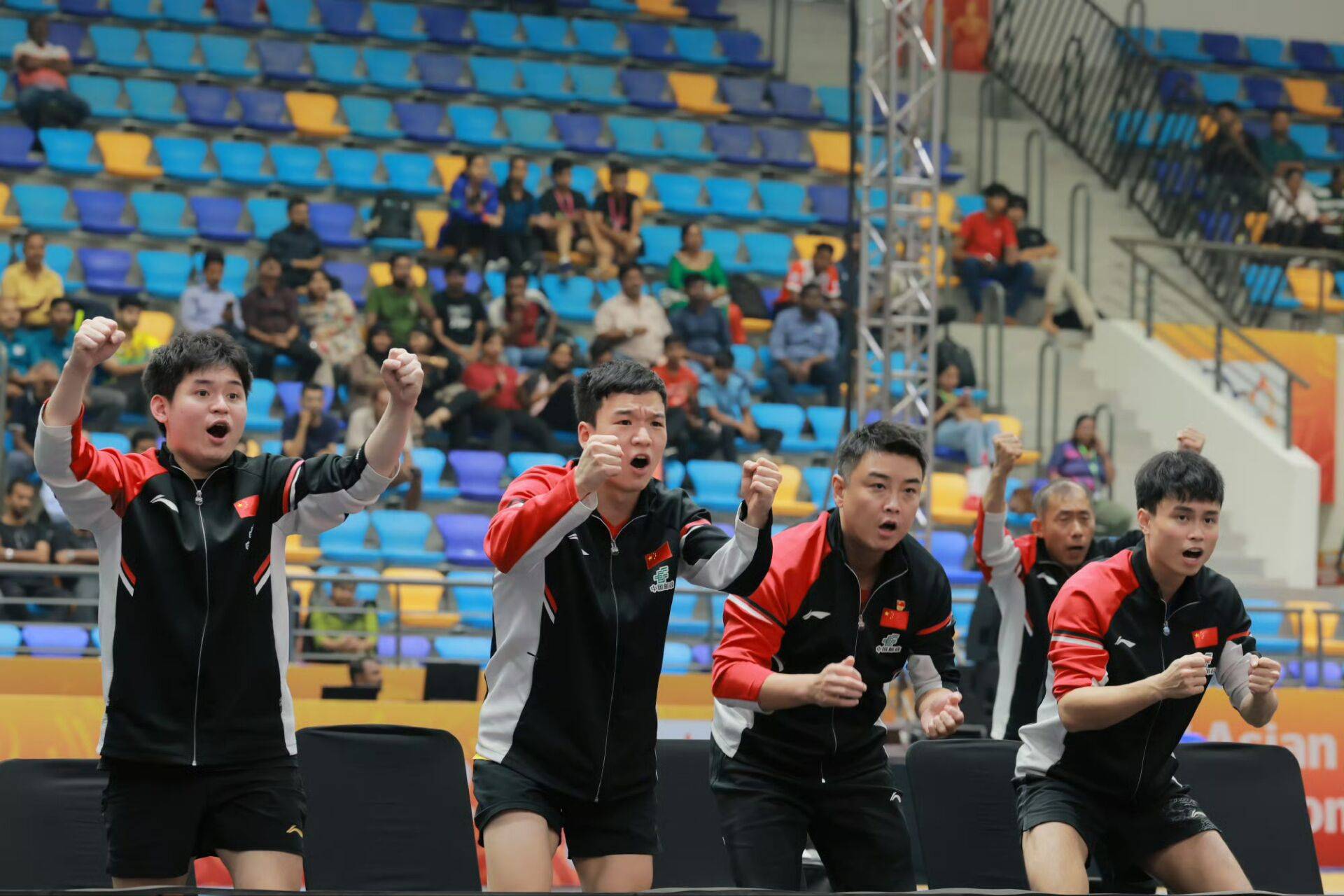 中国队翻盘日本队,王皓刷新纪录 中国队翻盘日本队,王皓刷新纪录