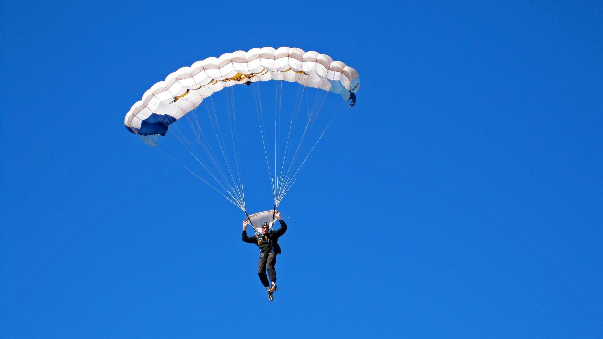 借来的神，布鲁尼与苏格兰在巴格达废墟上的48小时传奇