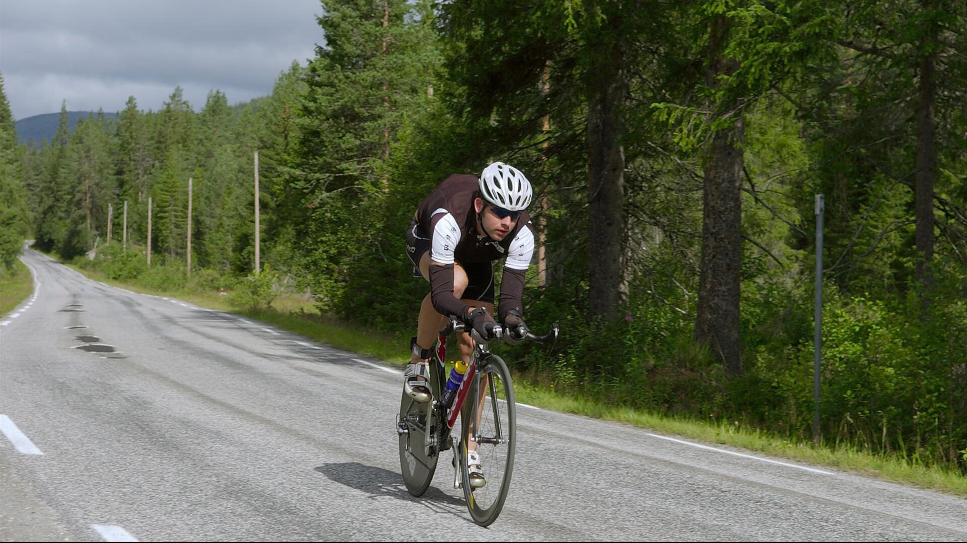 英格兰陷落之谜，日本武士一锤定音，瑞士谱写欧洲杯史诗