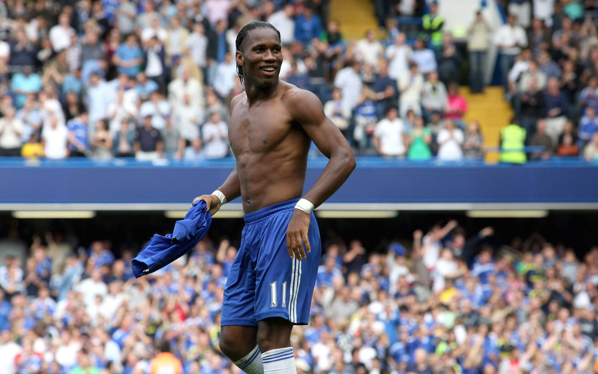 金属洪流与零星火苗，梅赛德斯系统工程如何将哈斯的挣扎映衬得体无完肤